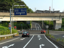 2 : 交差点を港北ニュータウン方面に右折